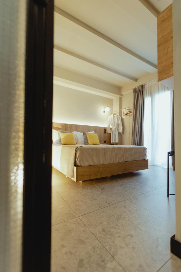 Metis Urbane Living Spaces Атина Екстериор снимка